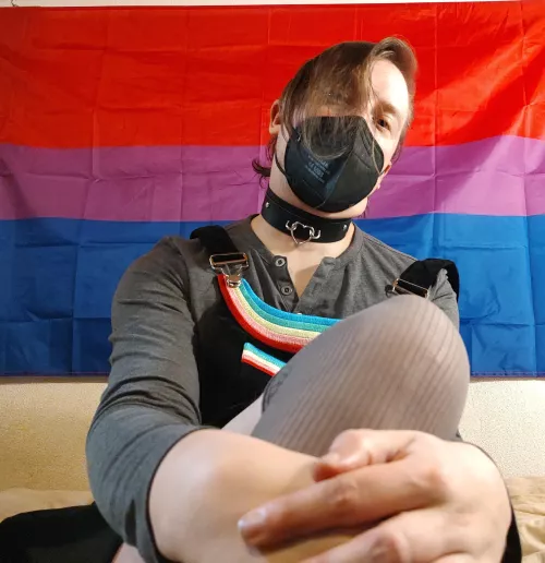 Femboy Friday. I don't feel much like partying, but I hope all you lovelies have a good one. <3