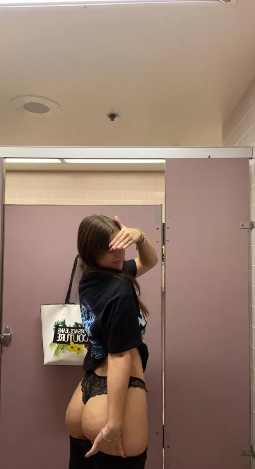 Getting horny at the school… i hope nobody saw me