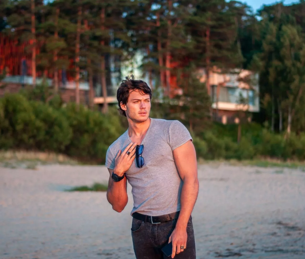 Meet the sunset on the ocean.