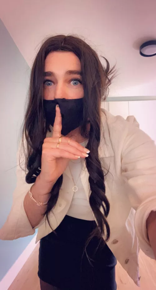 Quietly feeling cute af today. 🥰