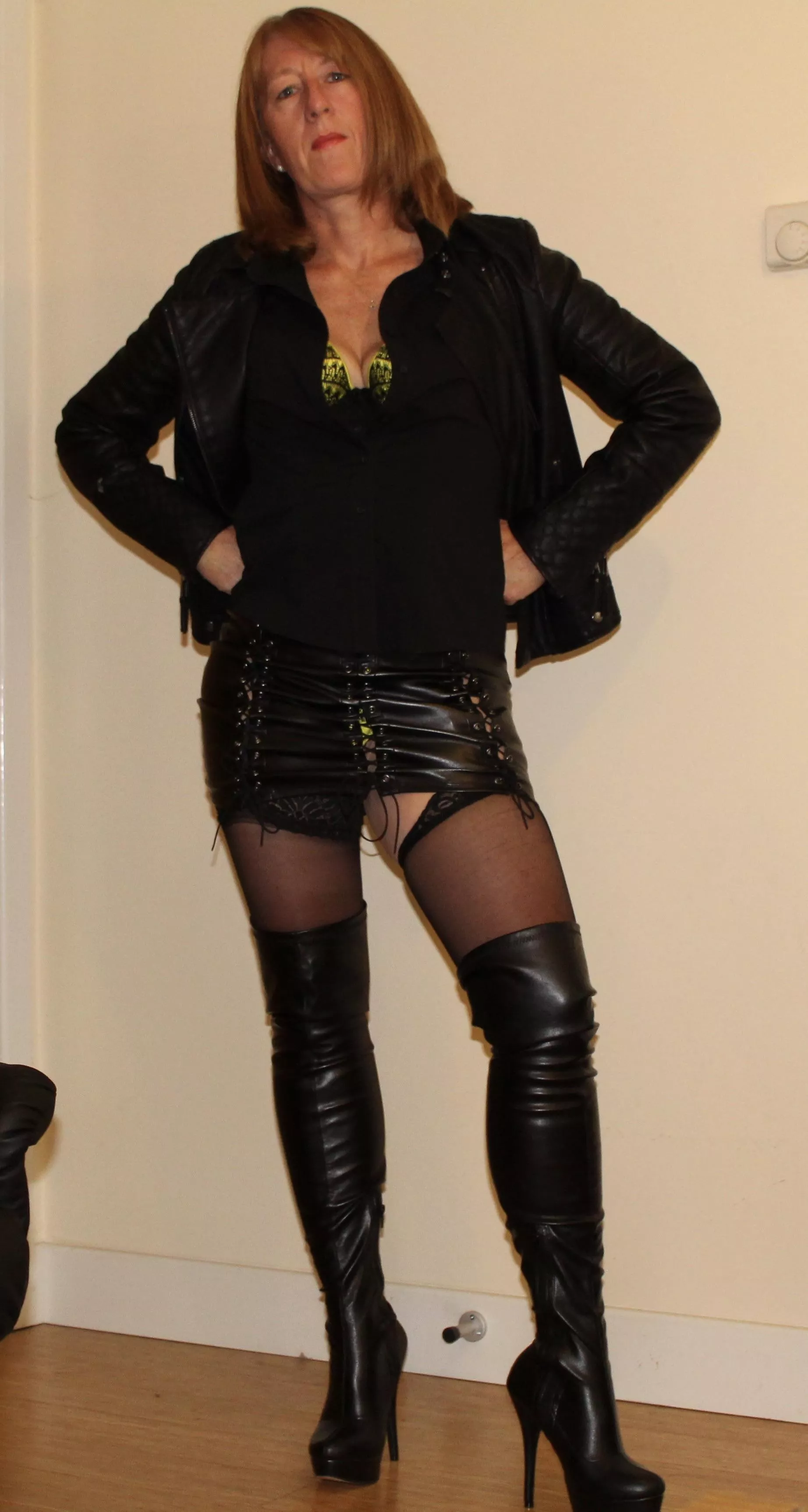 RoxyFoxy in boots