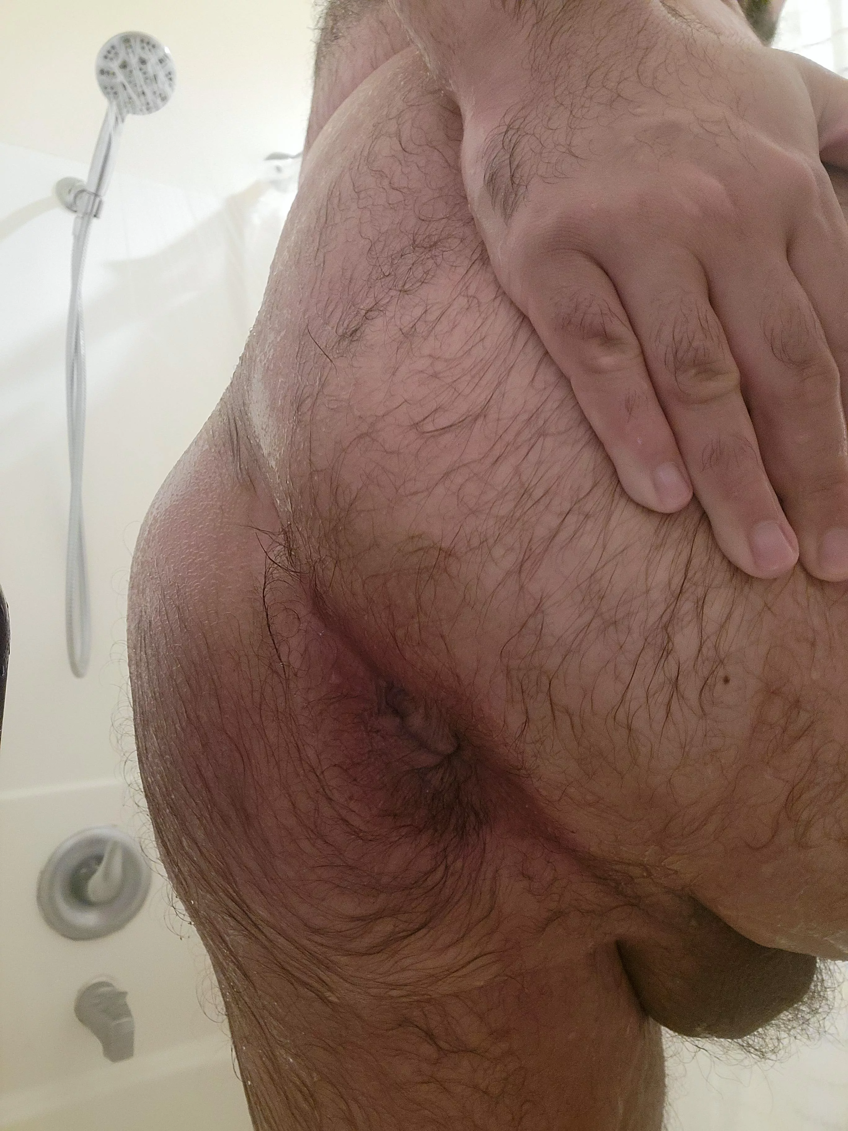 (southern california) freshly showered and ready for your attention ;]