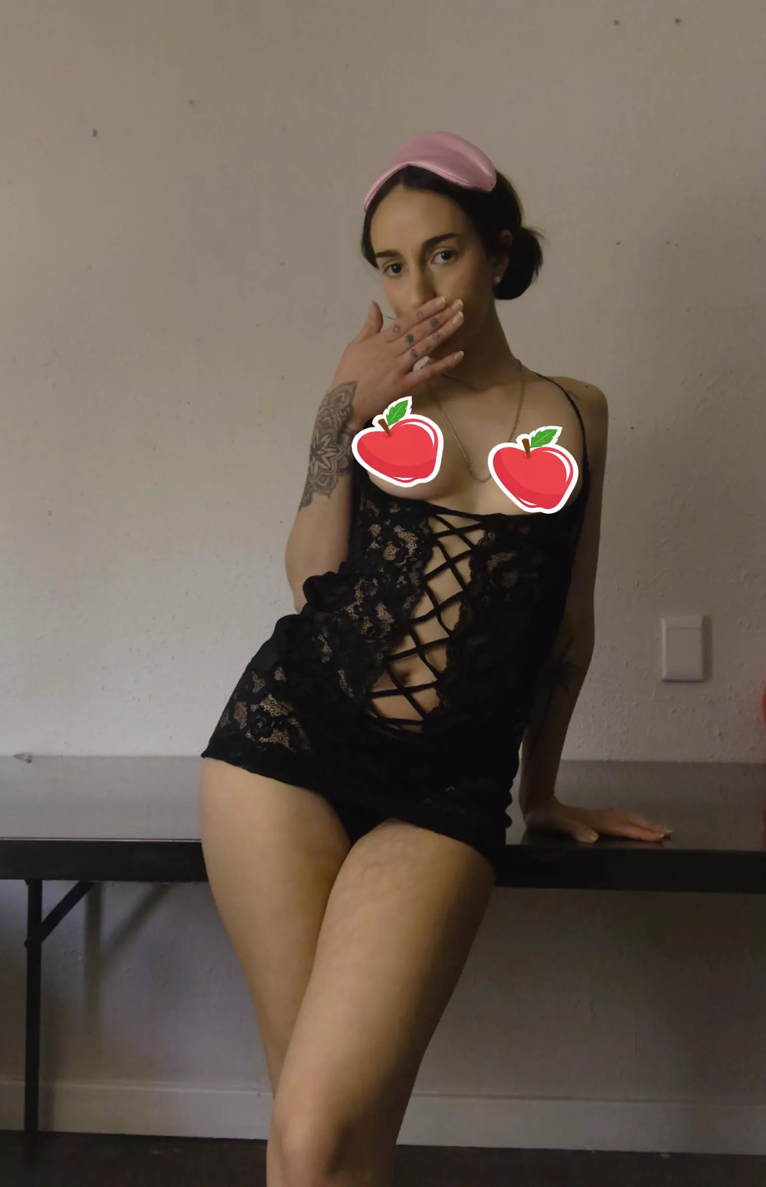 Teehee come eat these apples