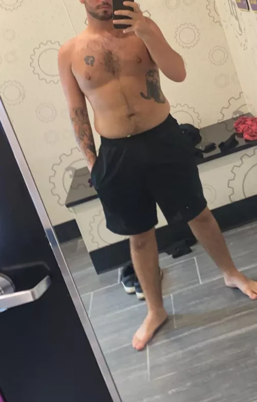 Who wants to fuck in the tanning bed room?