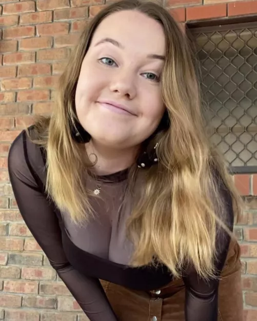 Wife is going out with her girlfriends tonight. Would anyone have a pop on her?