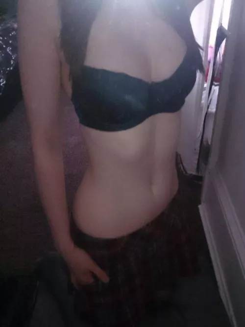 34[M4F/FM] any ladies or couples fancy chatting and potentially feeding me, or swapping some pics? Horny male, based in NZ at the moment, originally from UK. Have a few underwear pics can share too, love to chat with fun ladies or couples. Kick and Tele 