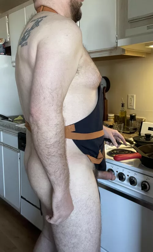 (40) Are dudes in aprons cooking a thing? I feel like it should be a thing.