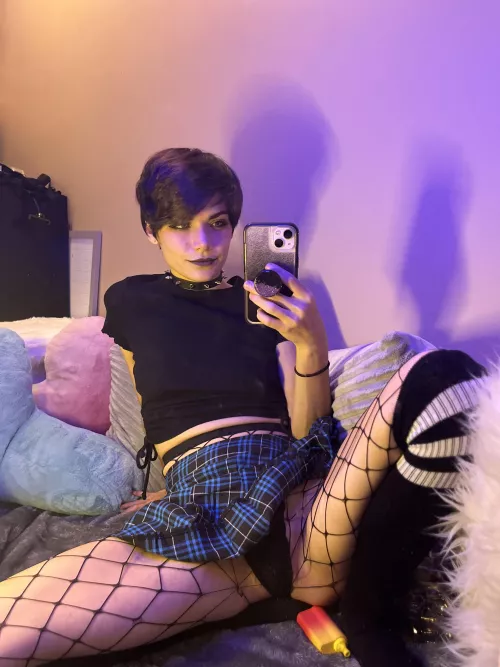 5’2 and 100lbs of gothic fun