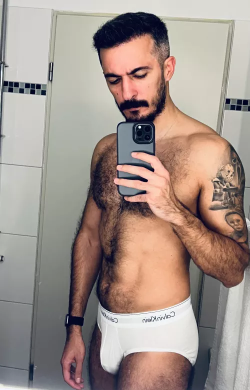 Any tips from the gay bros to lose the under belly fat? 🙄