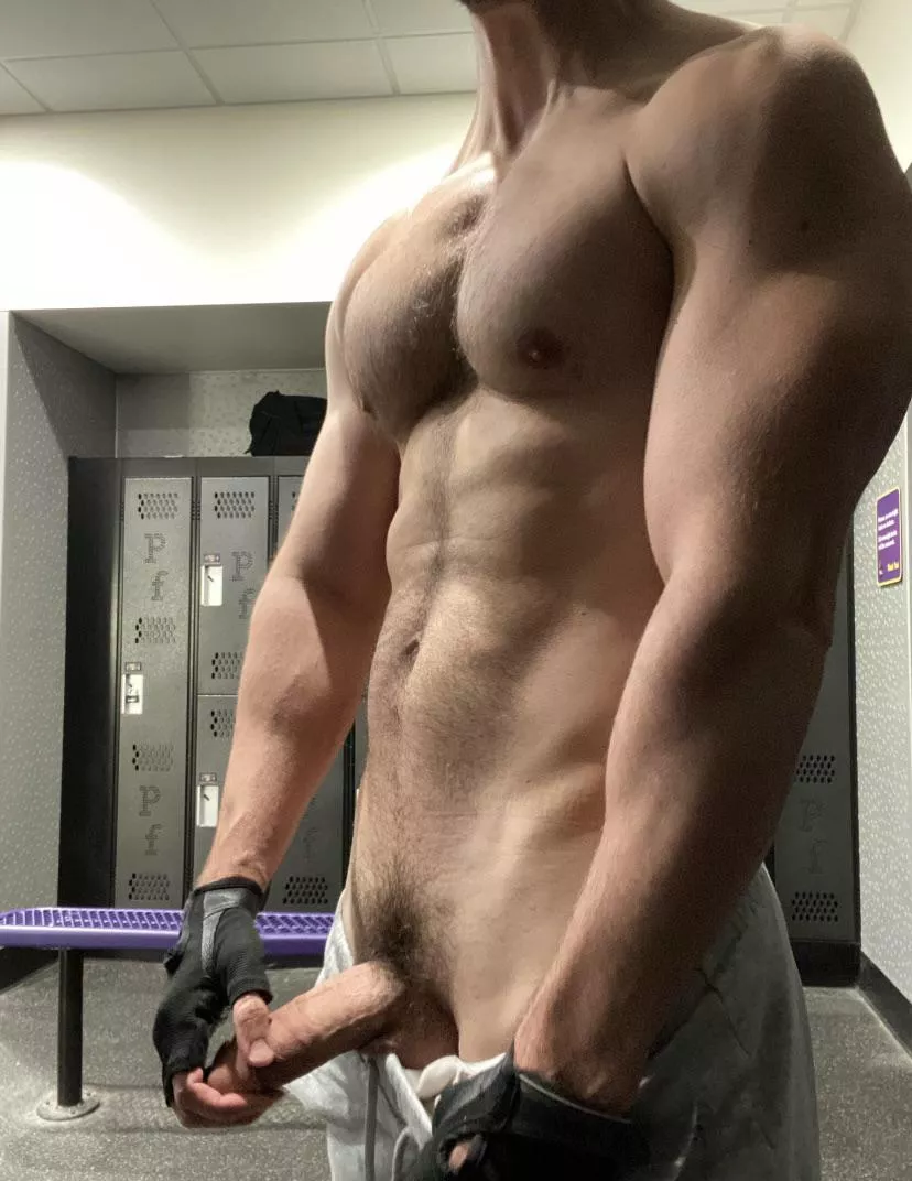 Anyone else get hard after lifting? (29)