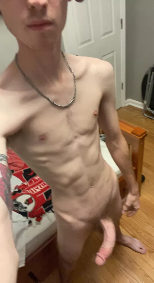 Dm me if you like what you see