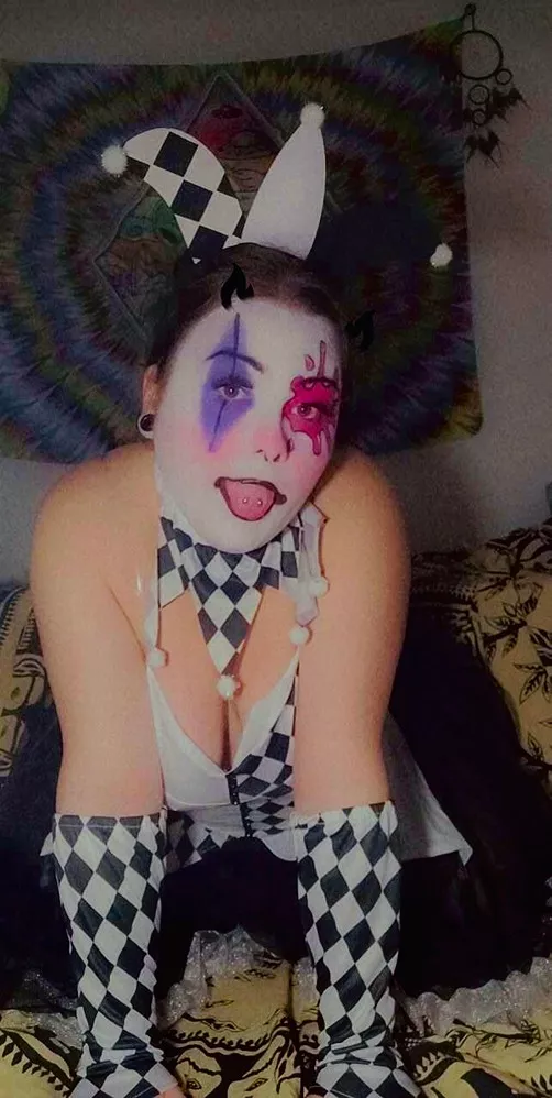 DO YOU LIKE CHUBBY CLOWN GIRLS xx