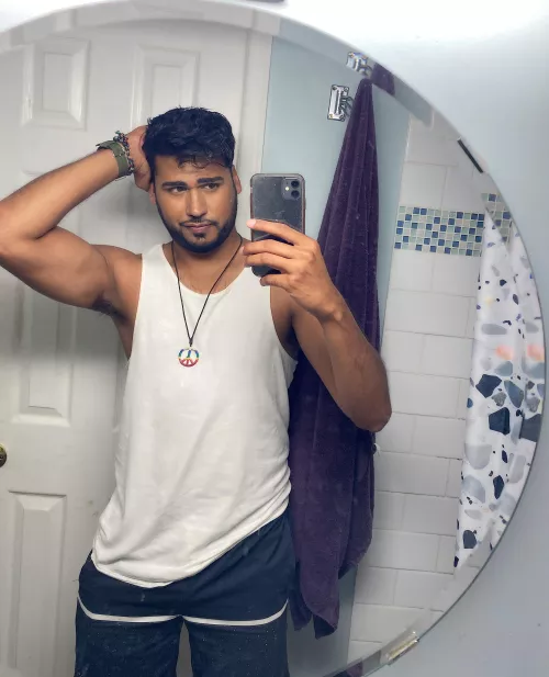 Enjoy your Friday evening bros! ☮️