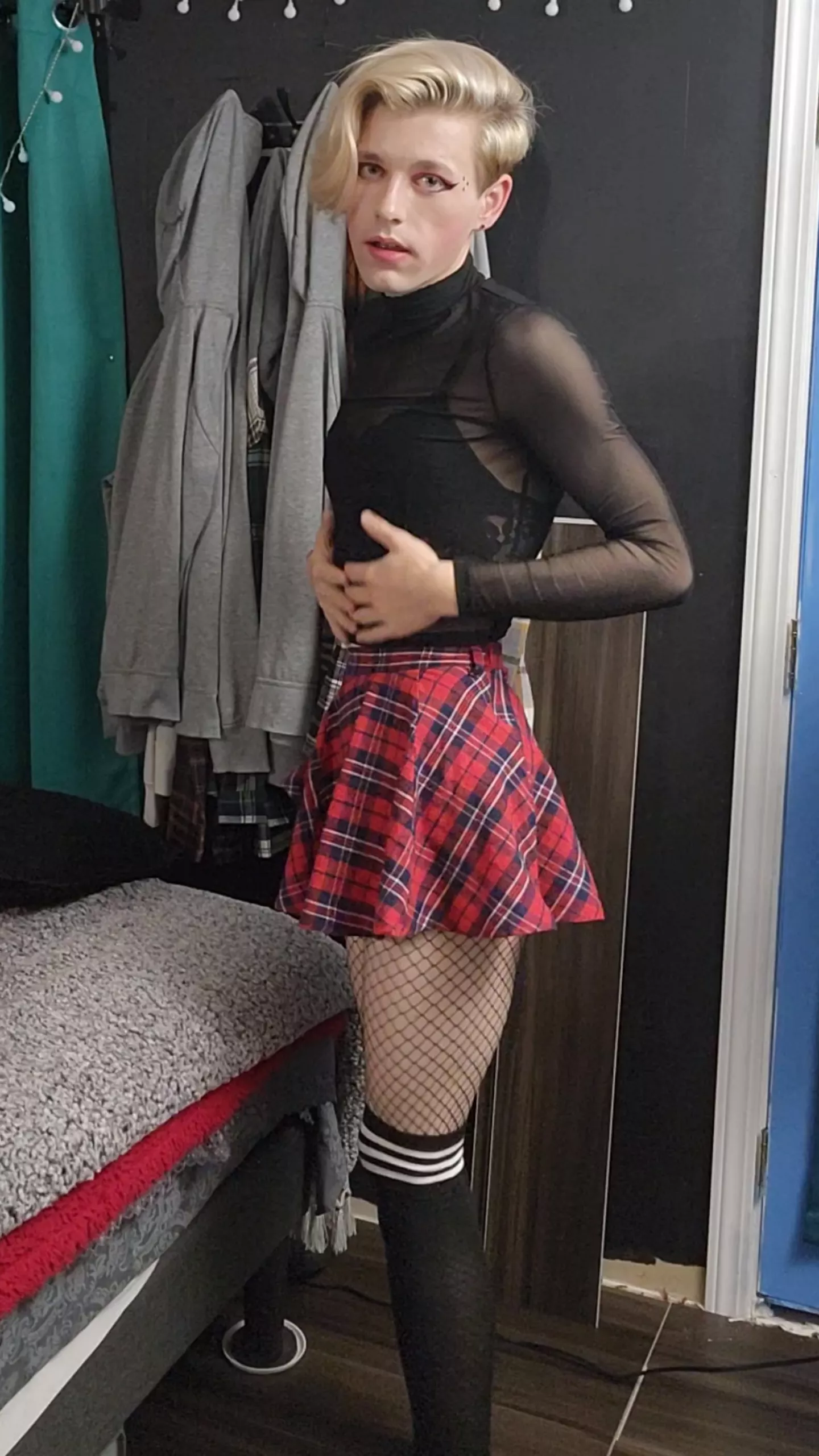 Femboy F̶r̶i̶d̶a̶y̶ Saturday (Forgive me for being late 😪)