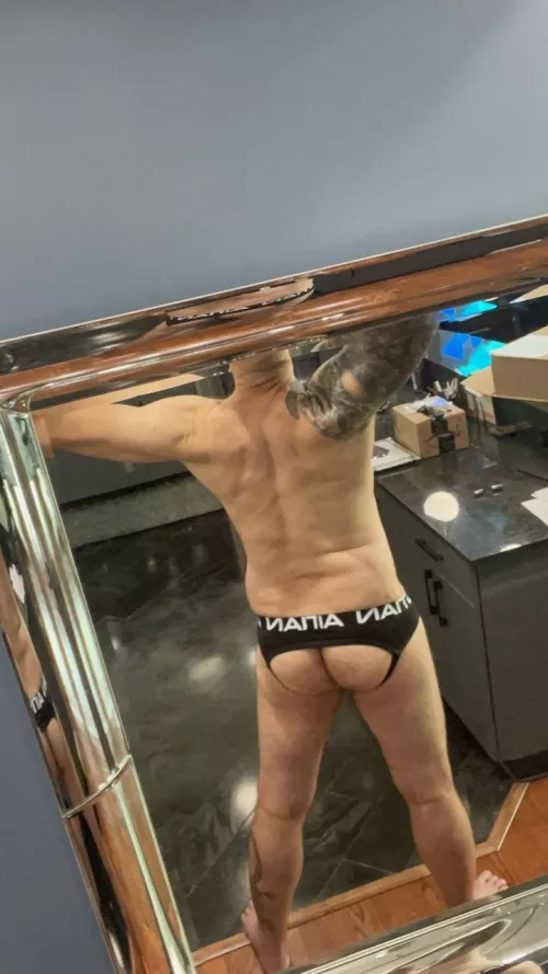 First NSFW post on Reddit