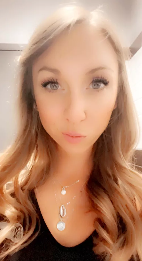 Get lost in my eyes 👀 [OC]