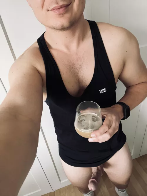 Getting in some pre workout coffee 💪🏼 wanna join me at my workout? 😋