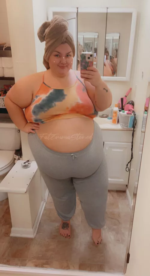 Grey sweatpants season is here, and my VBO is loving it. 😌💕