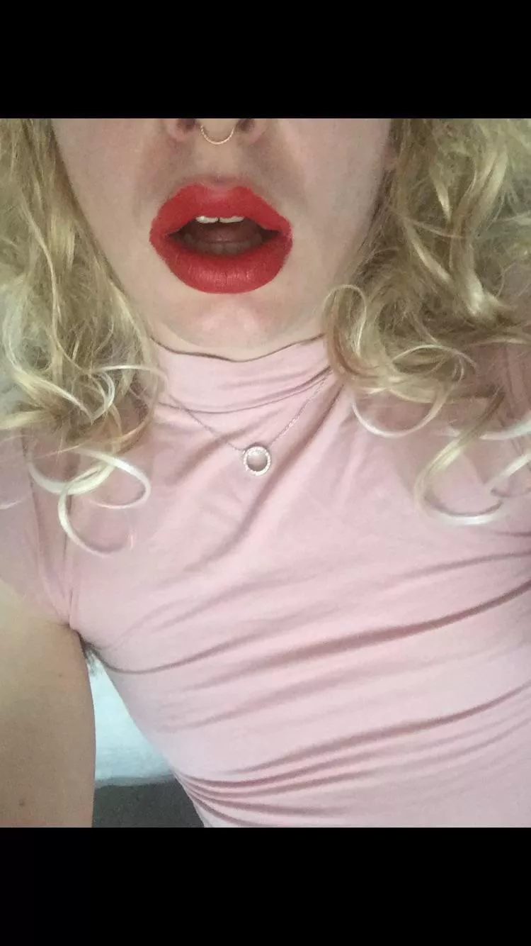 Heard you like Blondes with big red lips?😇