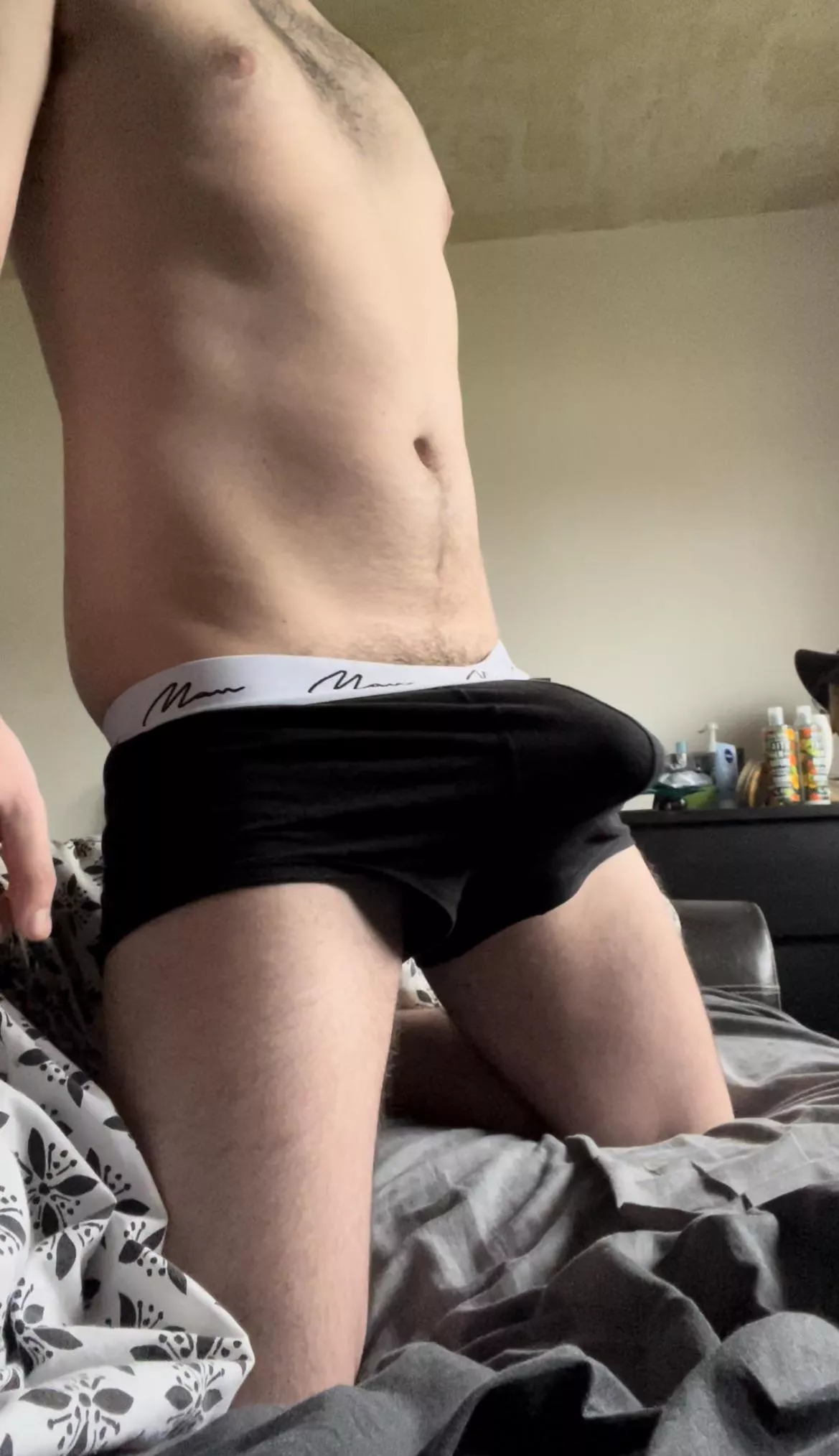 I got a big dick hiding in here. Dms open💦😈