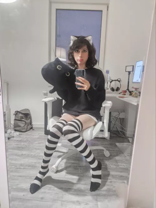 i got a new plushie qwq