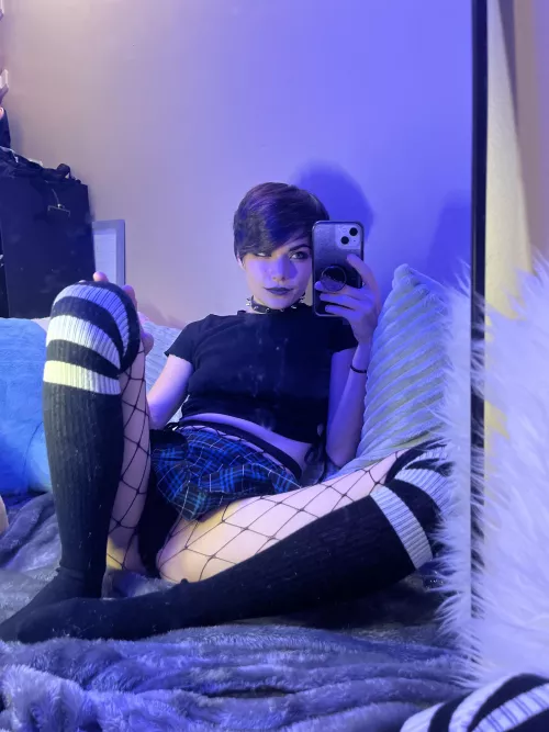 I look like I break all the rules at school😉