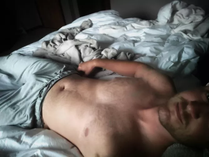 I love wearing these gray sweats out during errands and catching the eyes of the moms out shopping. Would you sneak a peak? 😏