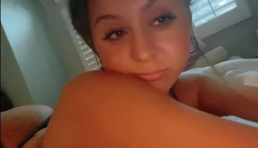 I need someone to peel off my thong and eat me out