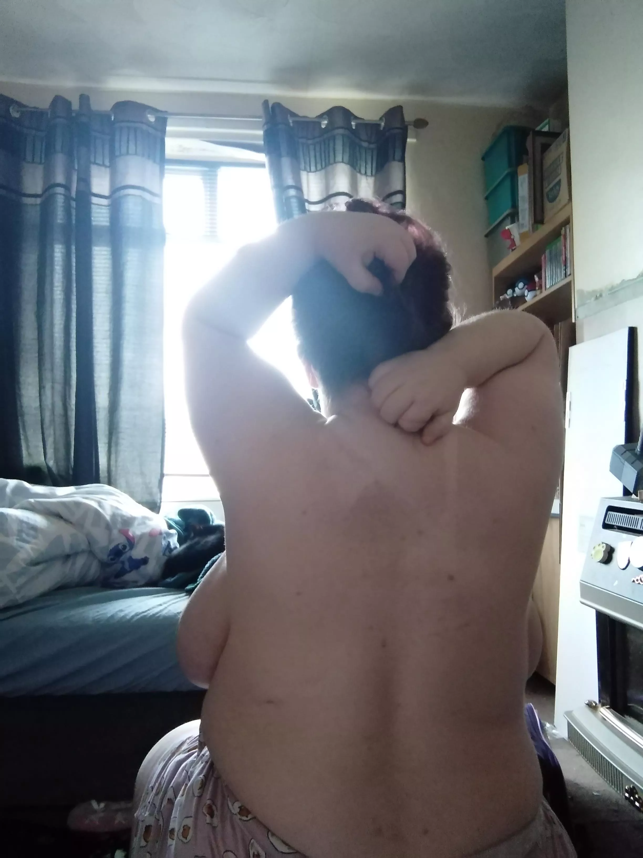 I reached 2k on my twitter so I wanted to celebrate with something out of my comfort zone!