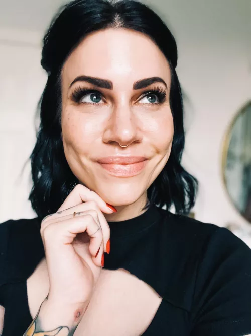 I’m not a regular mom, I’m a cool mom 😜 I got my septum pierced yesterday, what do you think?