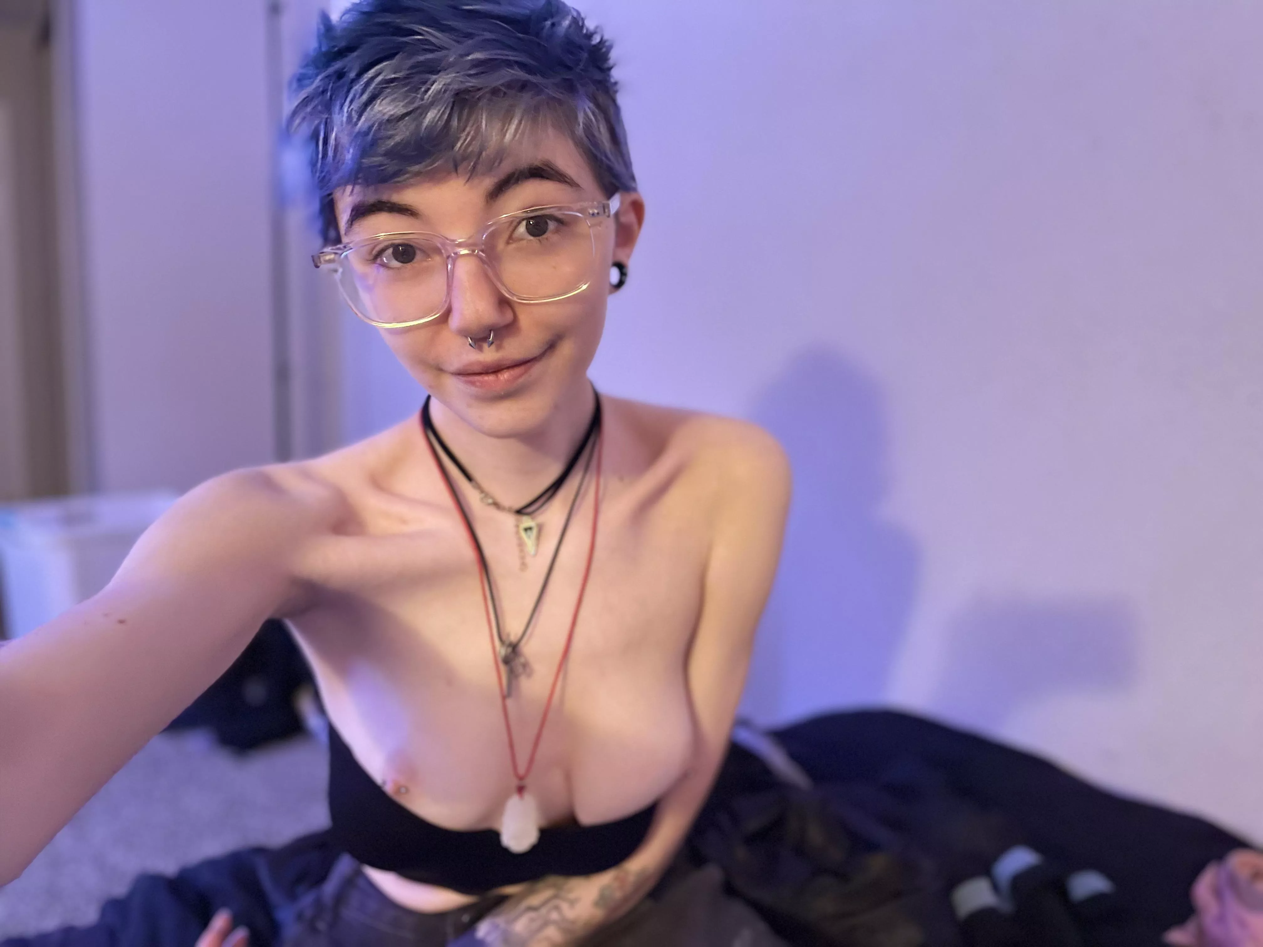 I’m really happy my blue hair complements my eyes💙