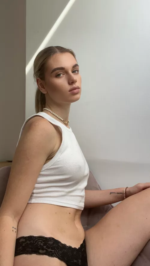 [IMG] I loved those guys who loves to lick sexy tummies