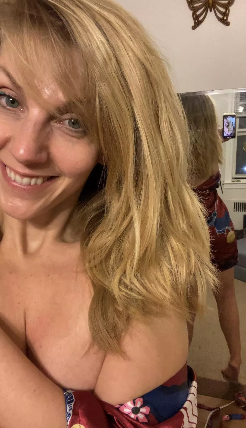 Just felt kinda radiant, nothing smutty here