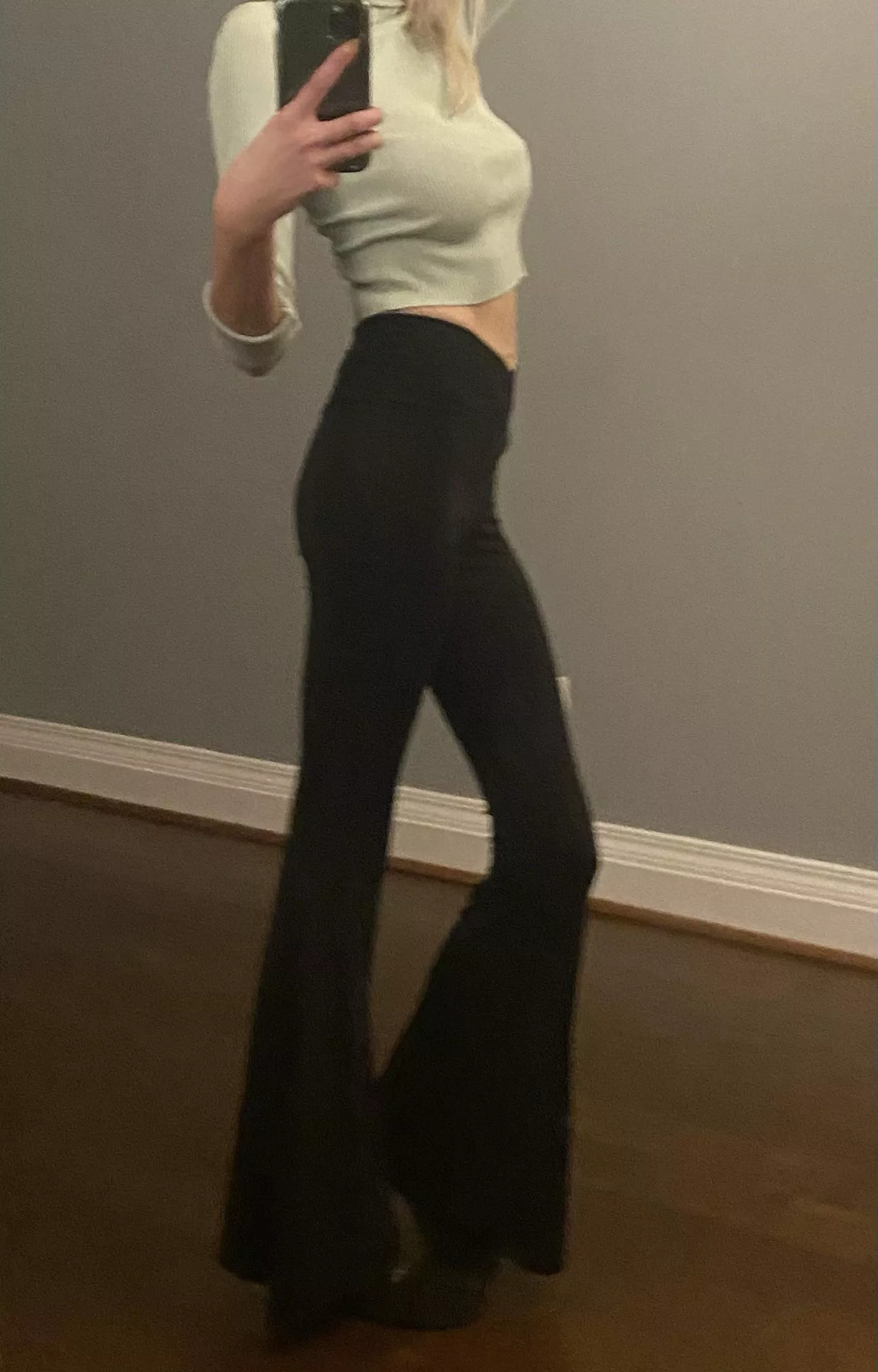 Just give me some time to figure out the butt shots y’all. I liked my outfit tonight so thought I’d share. 💚
