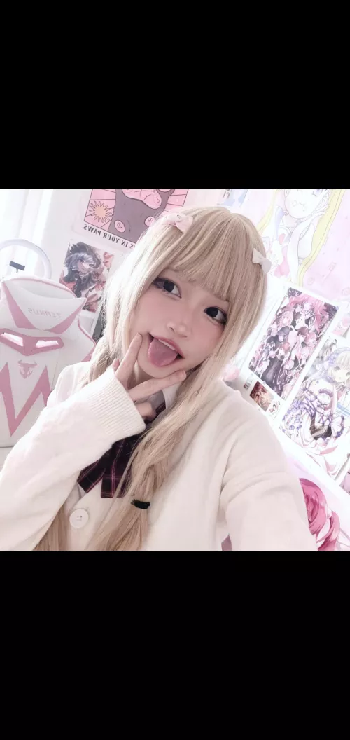 let's hang out in my geeky room ;)