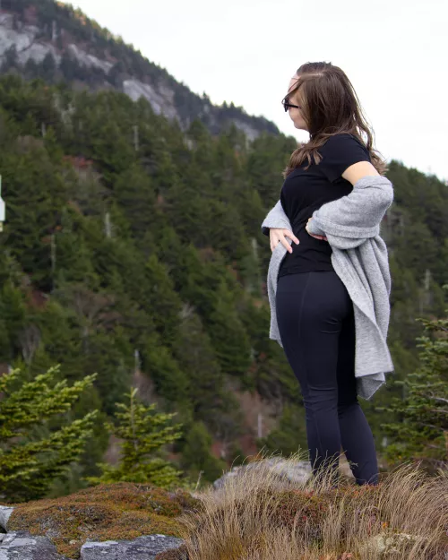 Love the way the light makes these leggings show my curves