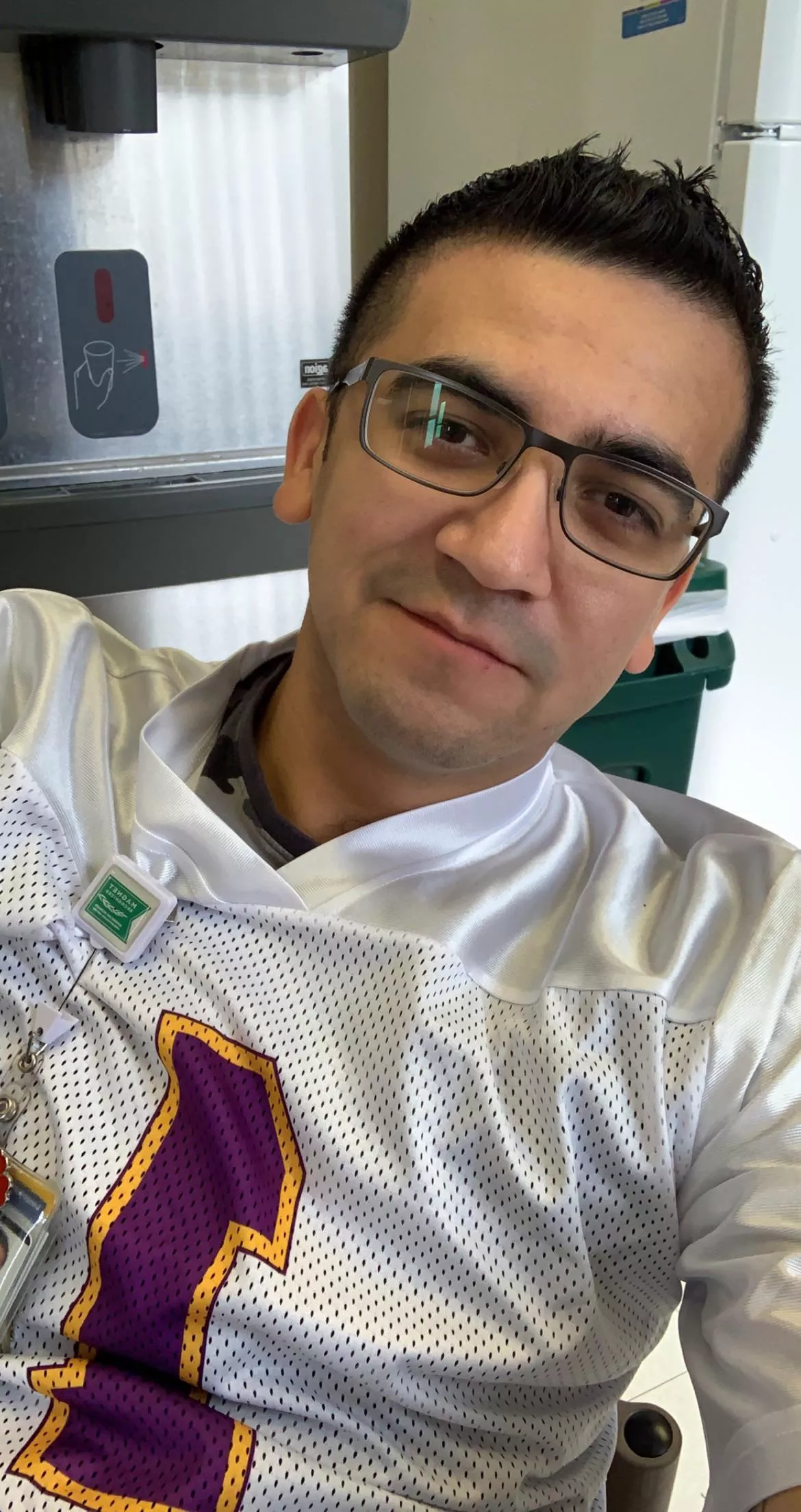 Lunchtime selfie in the break room 🏈