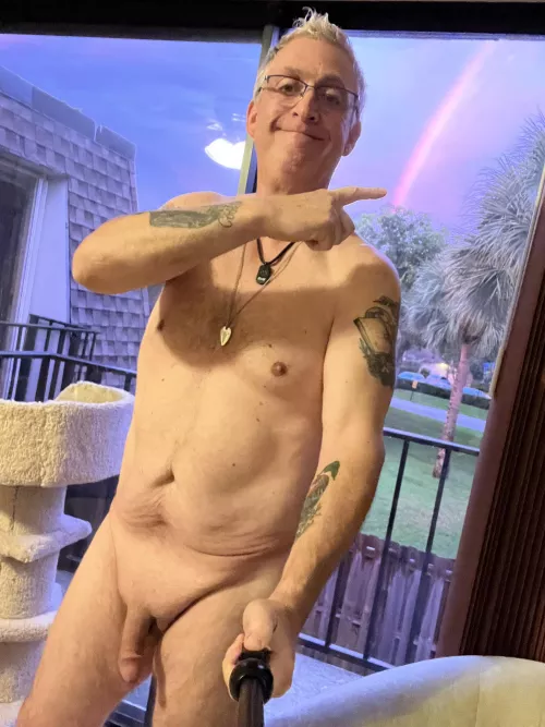 (M) The perfect selfie!