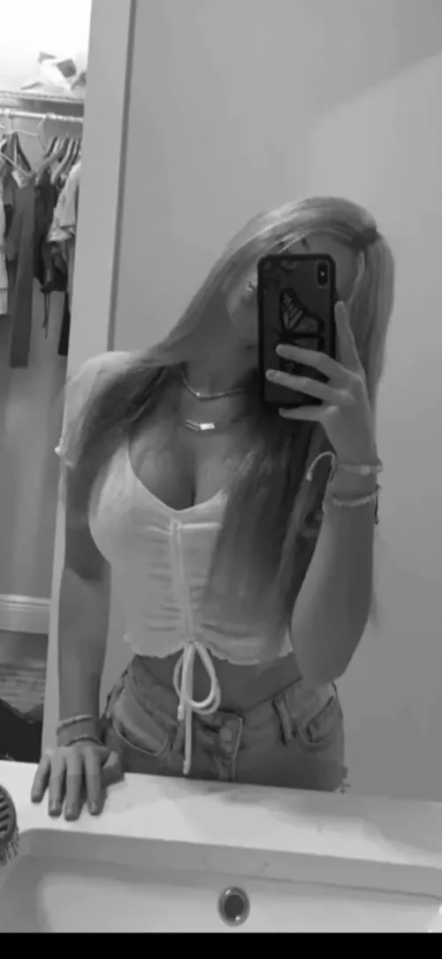 Mirror mirror on the wall 🍒