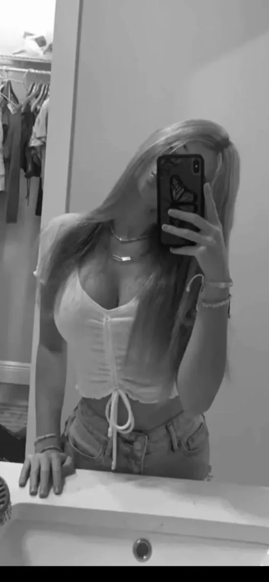 Mirror mirror on the wall 🍒