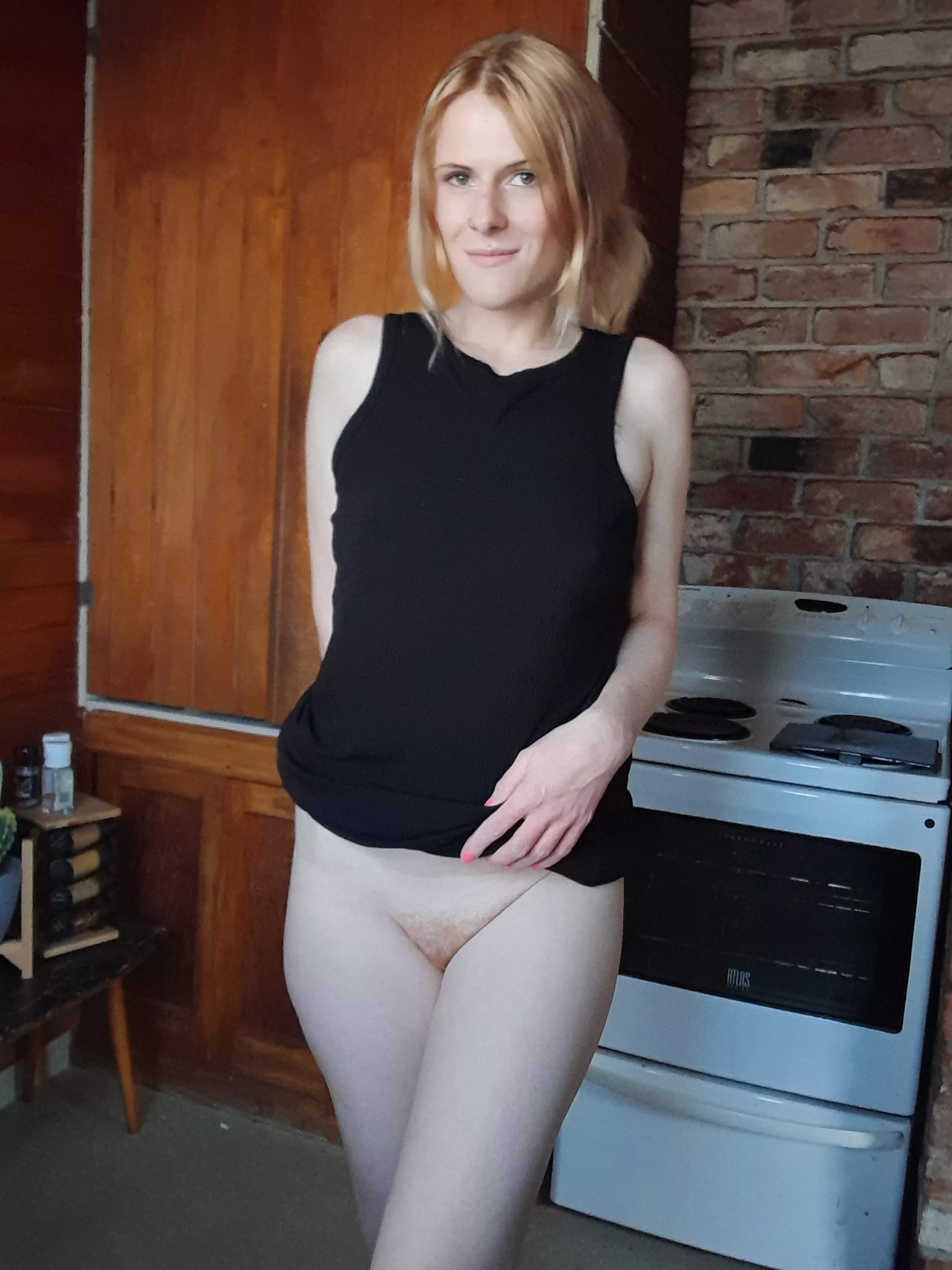 Mommy redhead with no panties🤭