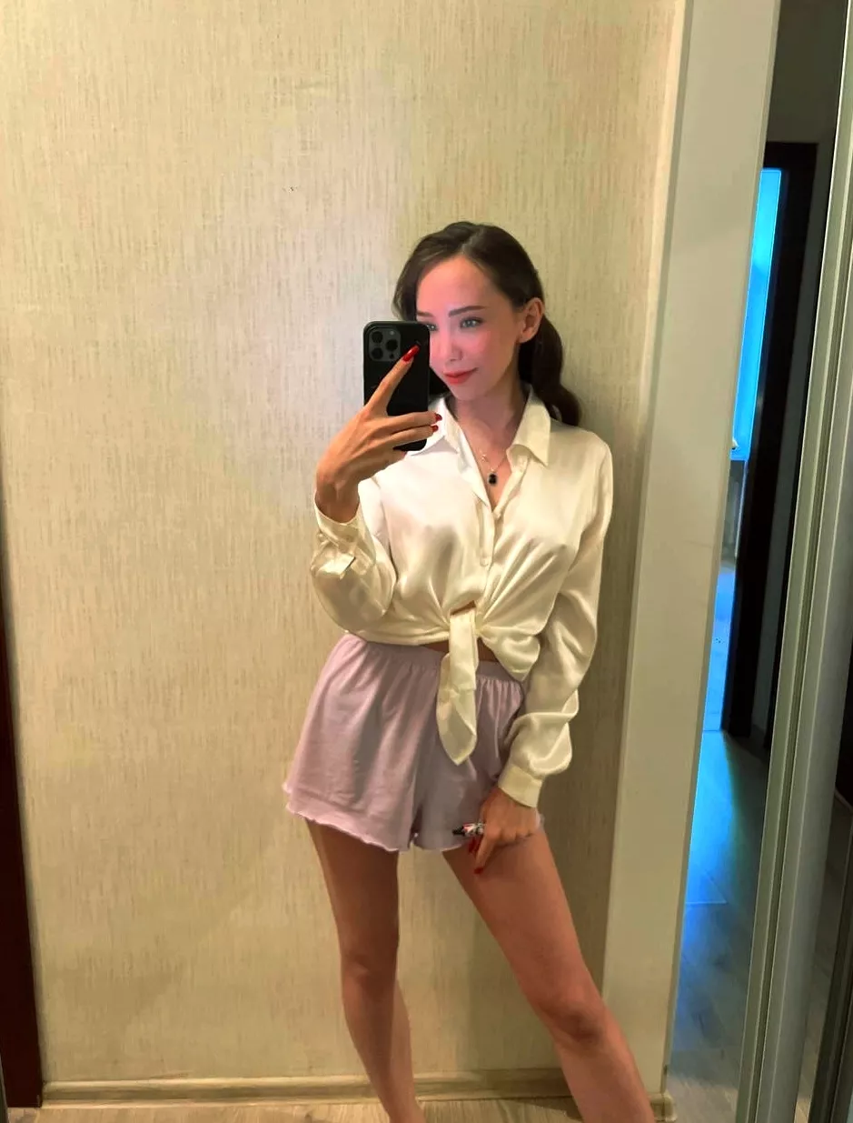 My body is staring into your eyes, I'm so indecent