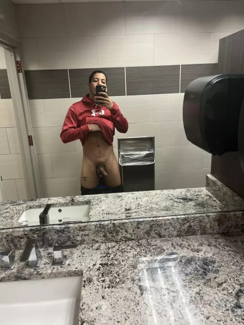 Public bathroom pic ;)