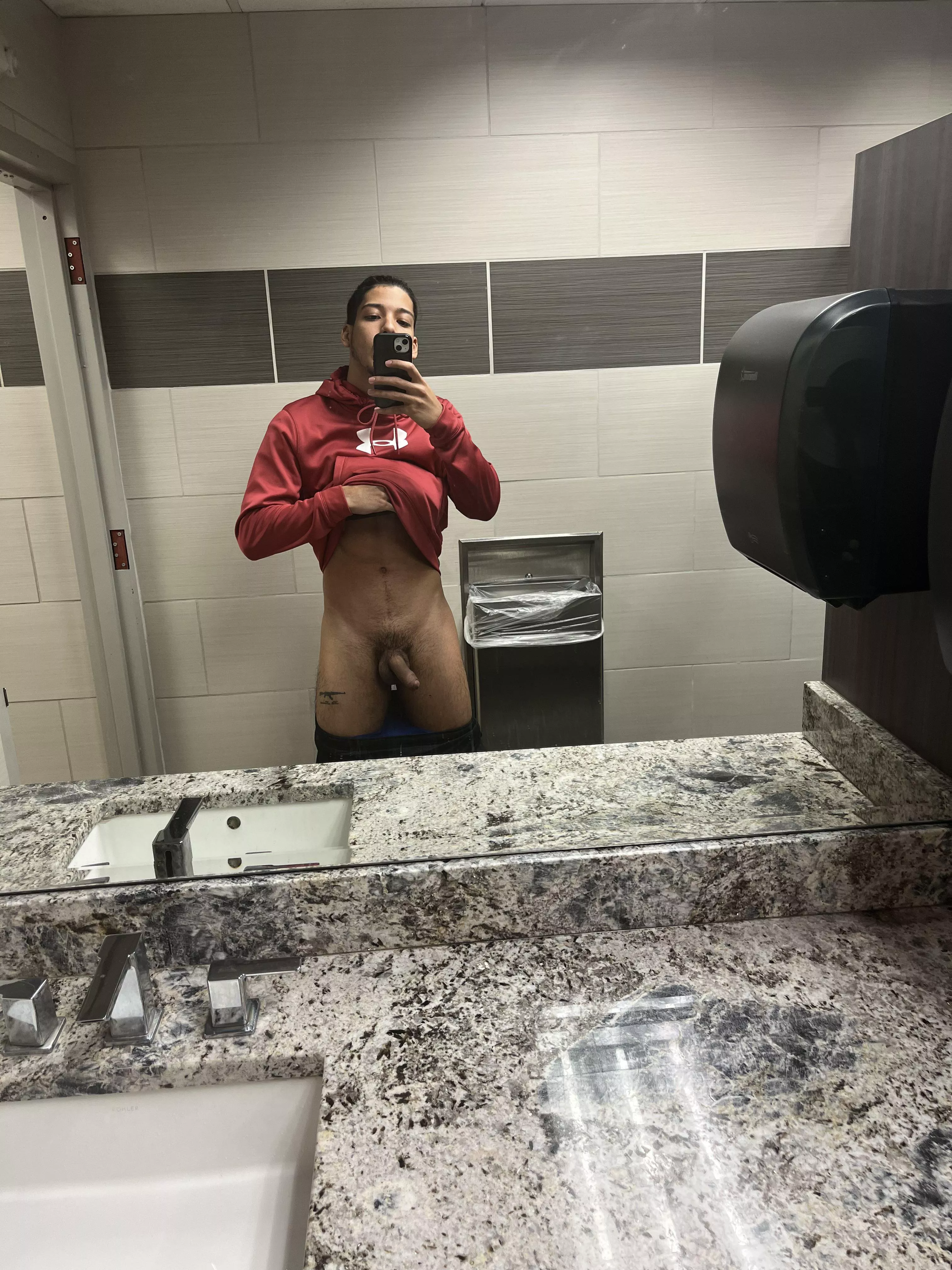 Public bathroom pic ;)