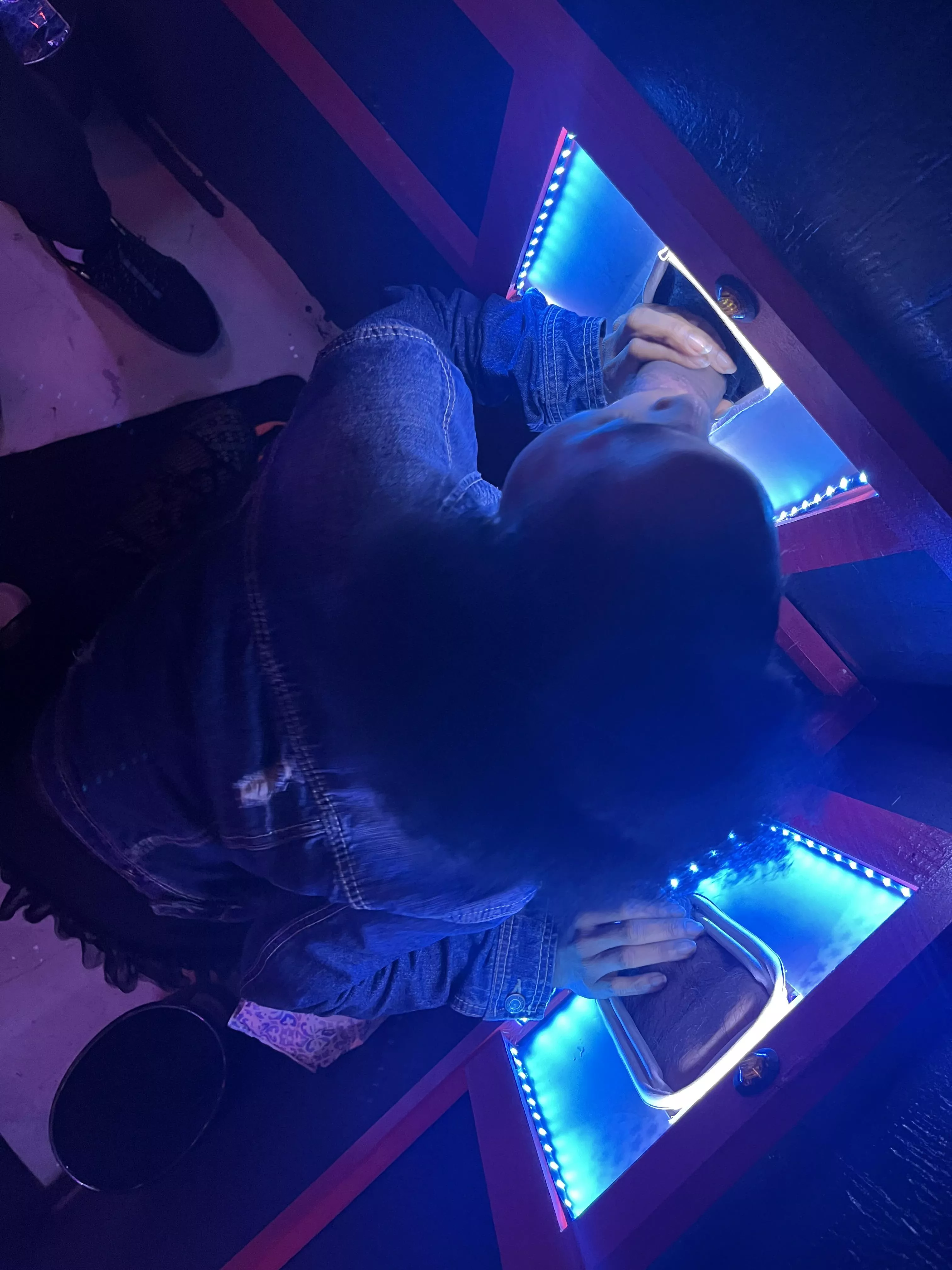 Red Door Lounge is live tonight!