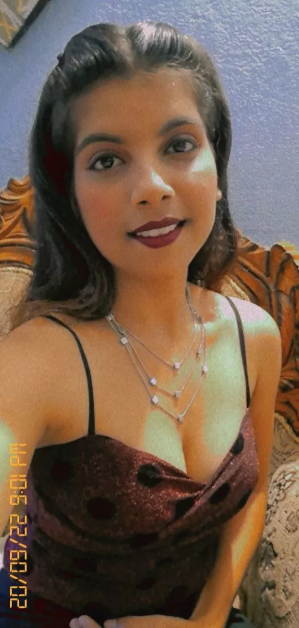 Sexy Tejaswini Smooth cleavage