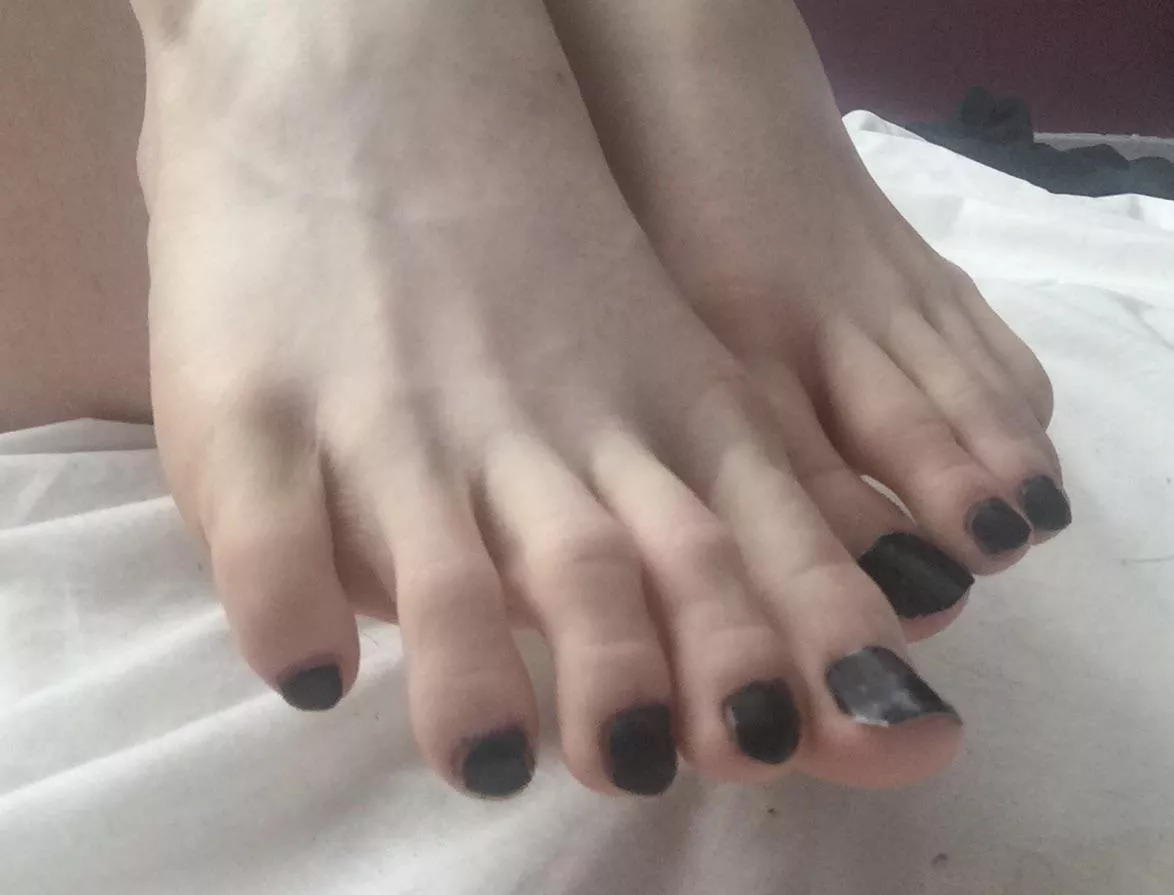 Suck each toe ❤️