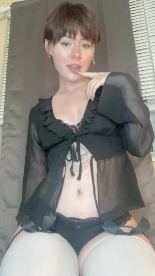 This shirt frames mine well