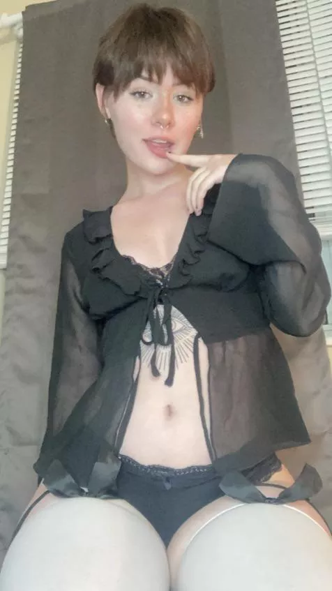 This shirt frames mine well