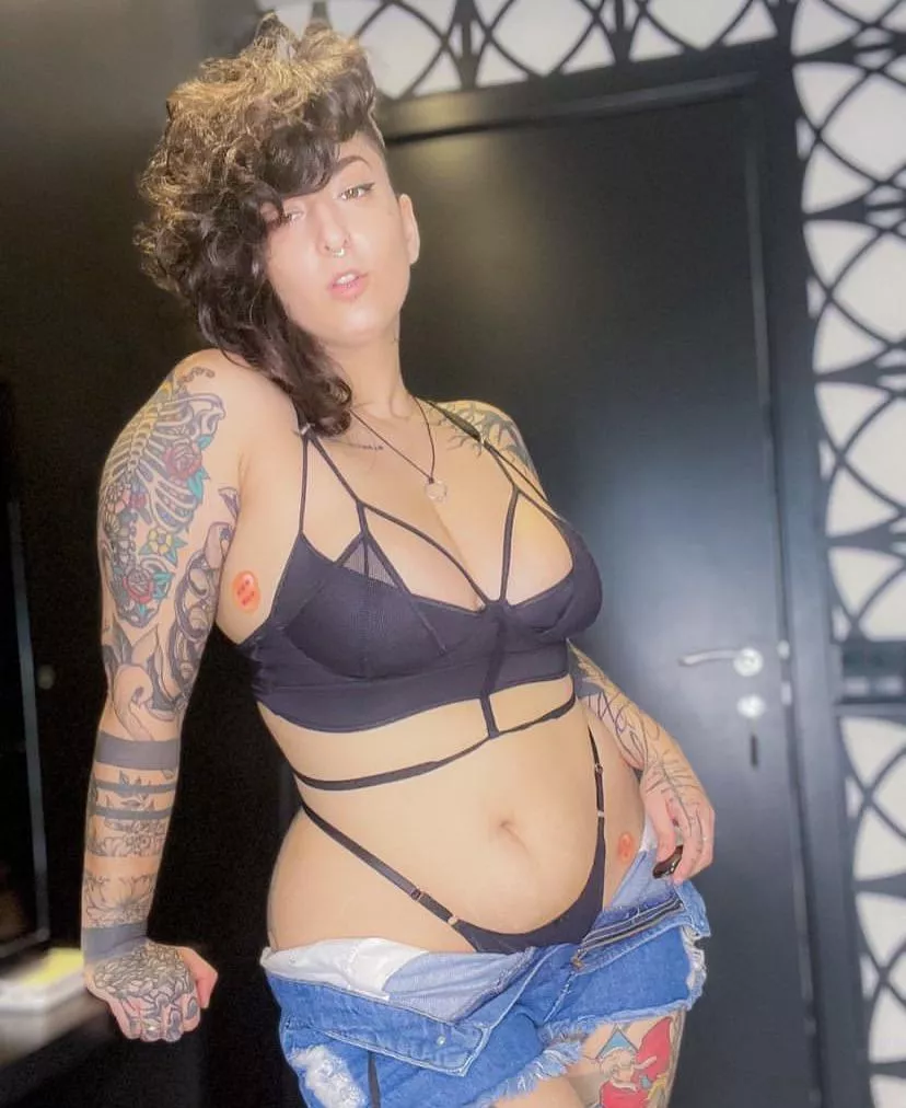 thumb Up = 3 pics in your dm 1 comment=surprise